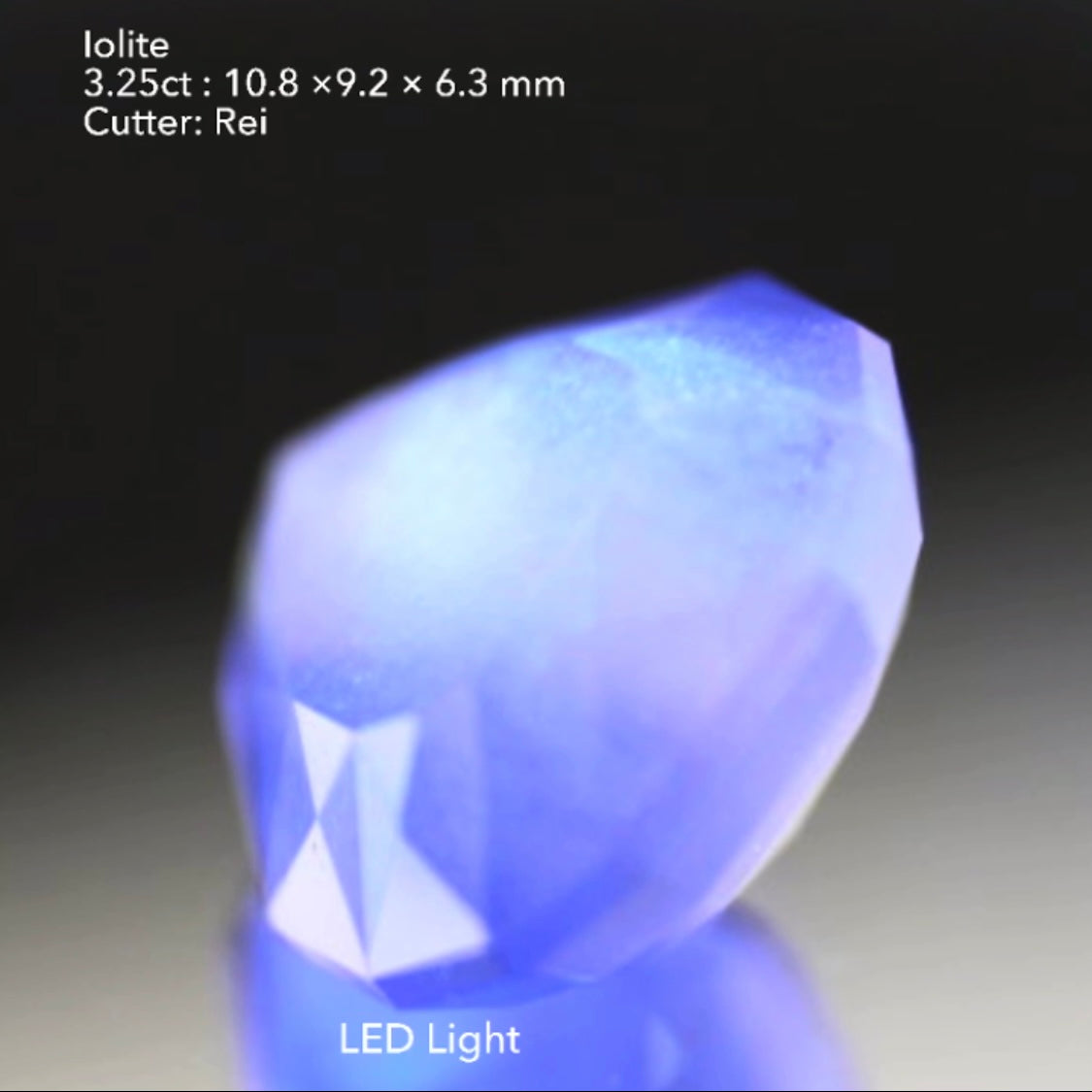 この雰囲気たまりません👍コロッとしたカクカクファンシーペアシェイプ💎シルキーアイオライト3.25ct✨レイちゃん作品