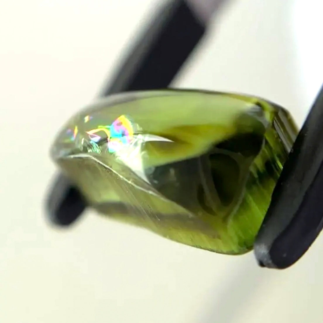 あえて天然感を残したカット&肉眼で見える虹🌈面白いグリーントルマリン3.391ct✨レイちゃん作品