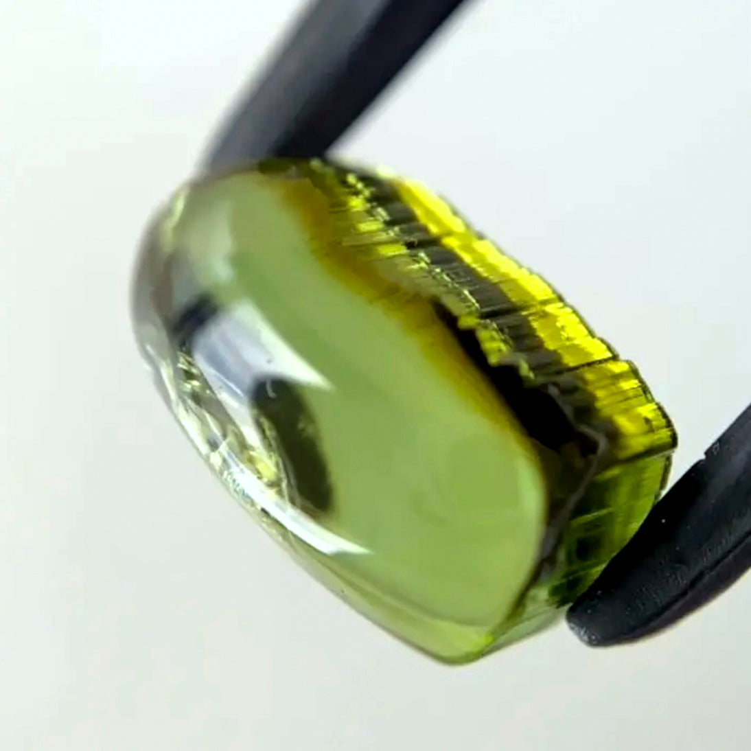 あえて天然感を残したカット&肉眼で見える虹🌈面白いグリーントルマリン3.391ct✨レイちゃん作品