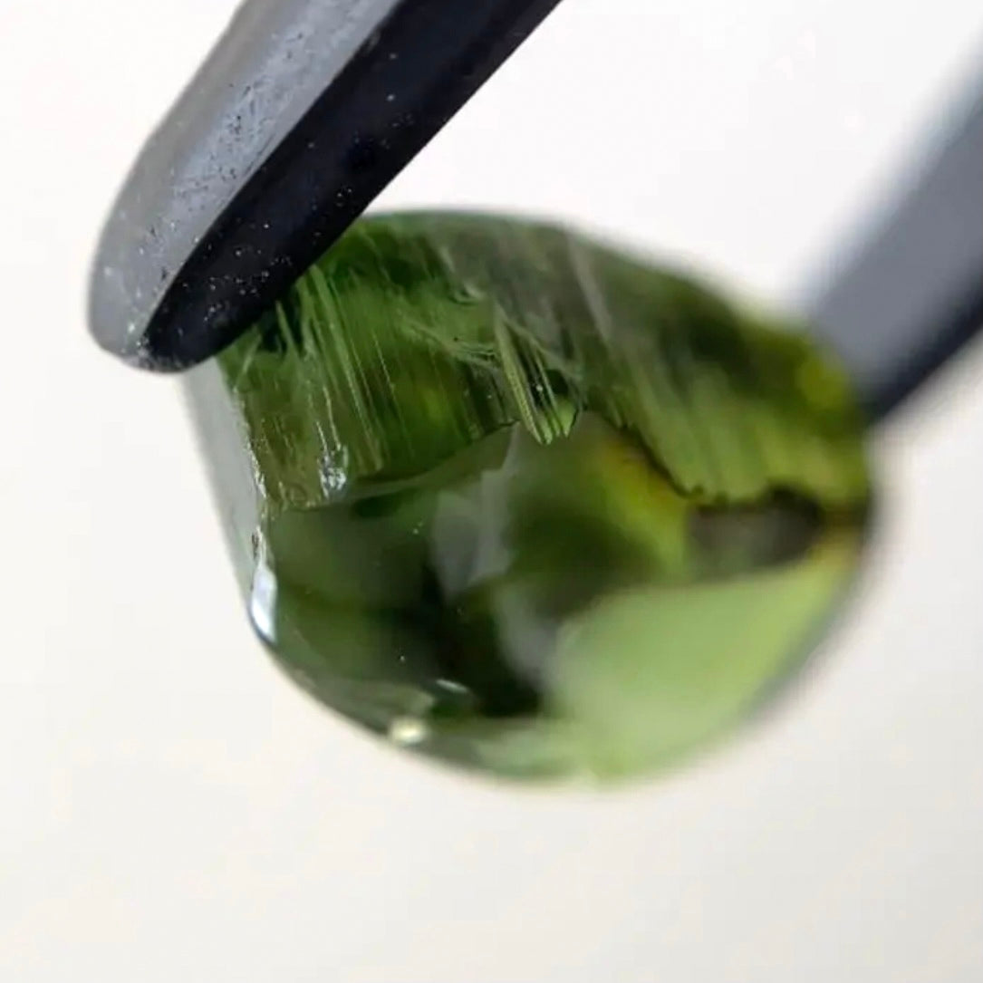 あえて天然感を残したカット&肉眼で見える虹🌈面白いグリーントルマリン3.391ct✨レイちゃん作品