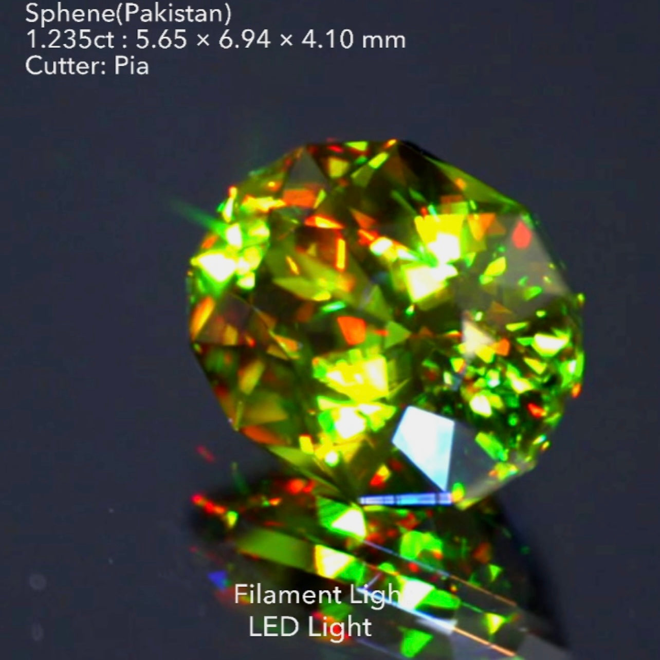 濃いグリーンと真っ赤なファイアー🔥いかにもパキスタン産らしさを満喫できる見事なスフェーン1.235ct💎ピアッちゃん作品🌈