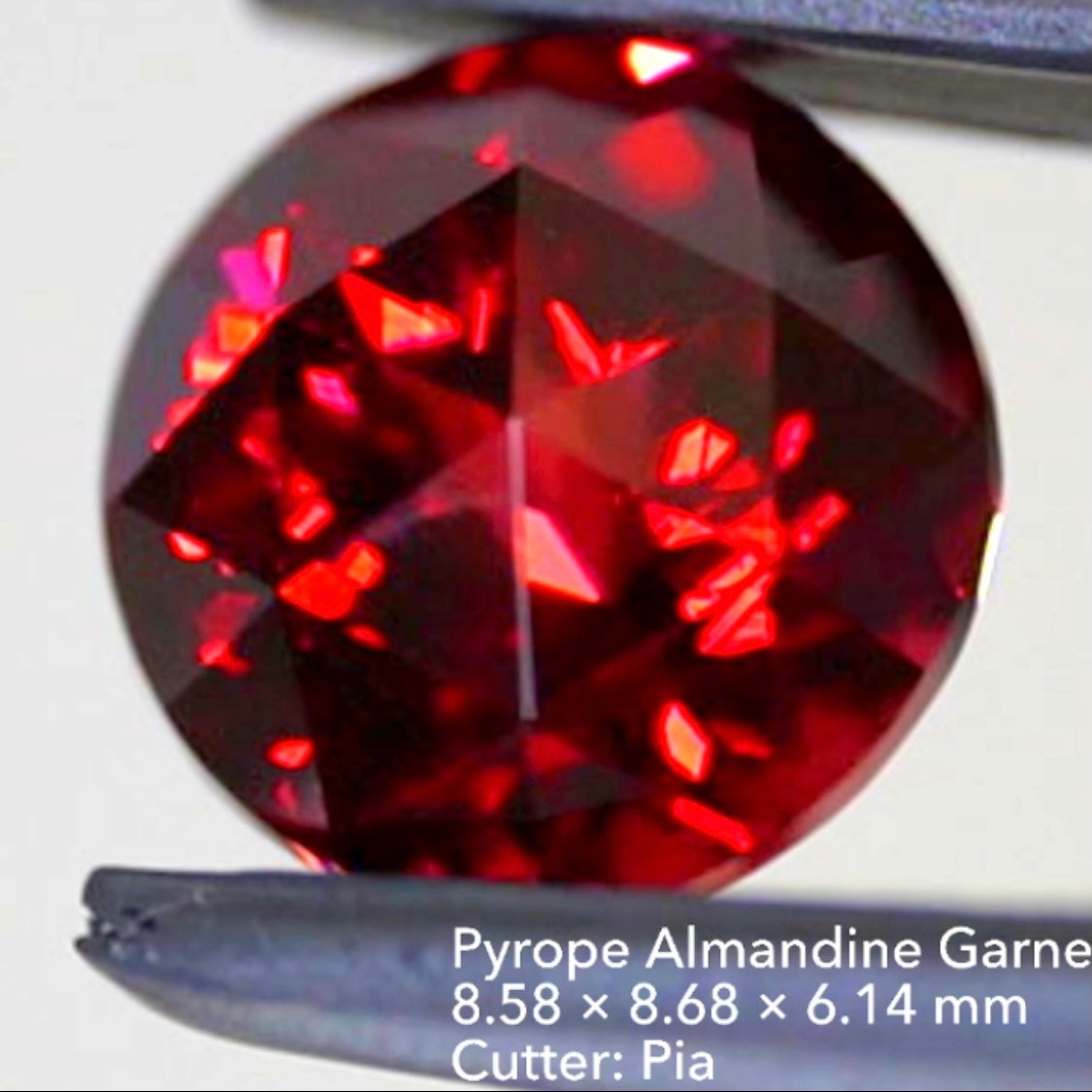 大粒ローズカットで煌めく美色ローズレッドレッド🔮ロードライトガーネット(パイロープアルマンディン)3.336ct💎ピアッちゃん作品