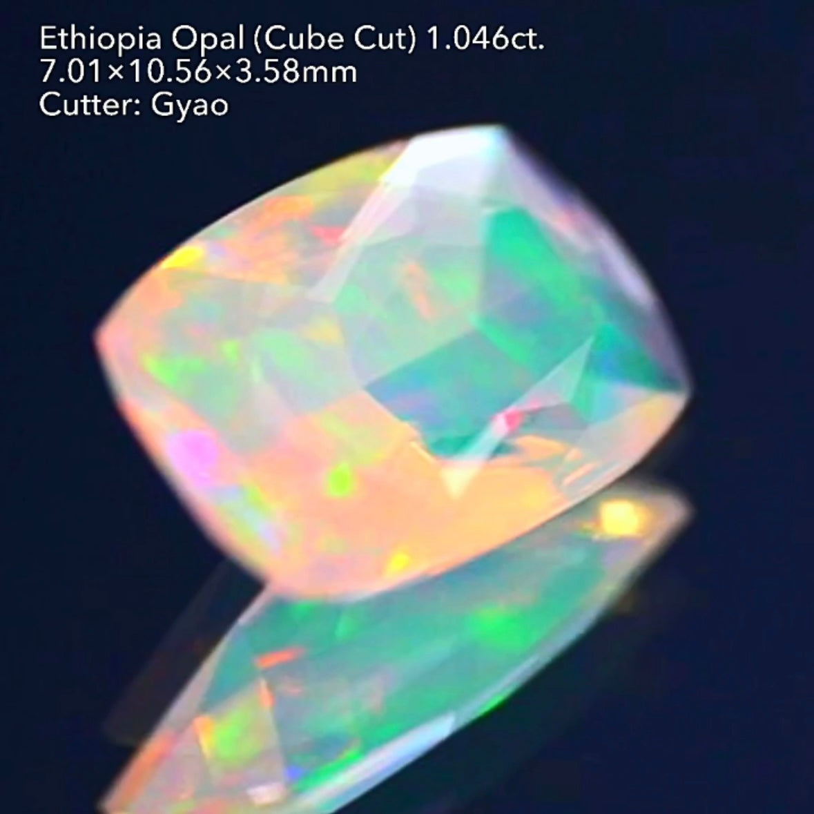 LEDライトでさらにカラフルに🎨🔦全面に遊色が踊る💃エチオピアオパール 1.046ct 変則キューブカット