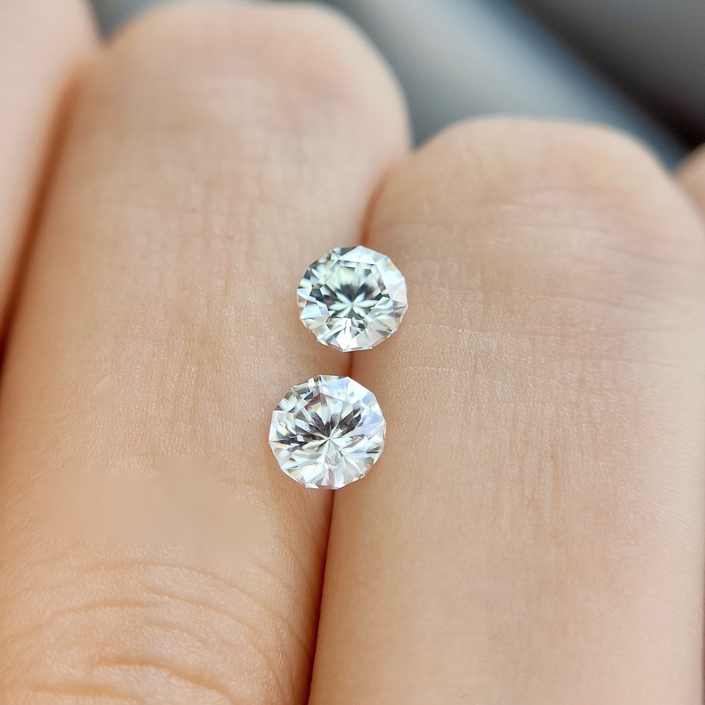 💎✖️6✨宝石形が見えるピアッちゃん新カット💎おしゃれな6角形テーブルに放射カットがギラギラ❄️カラーレスジルコン0.46ct/0.48ct