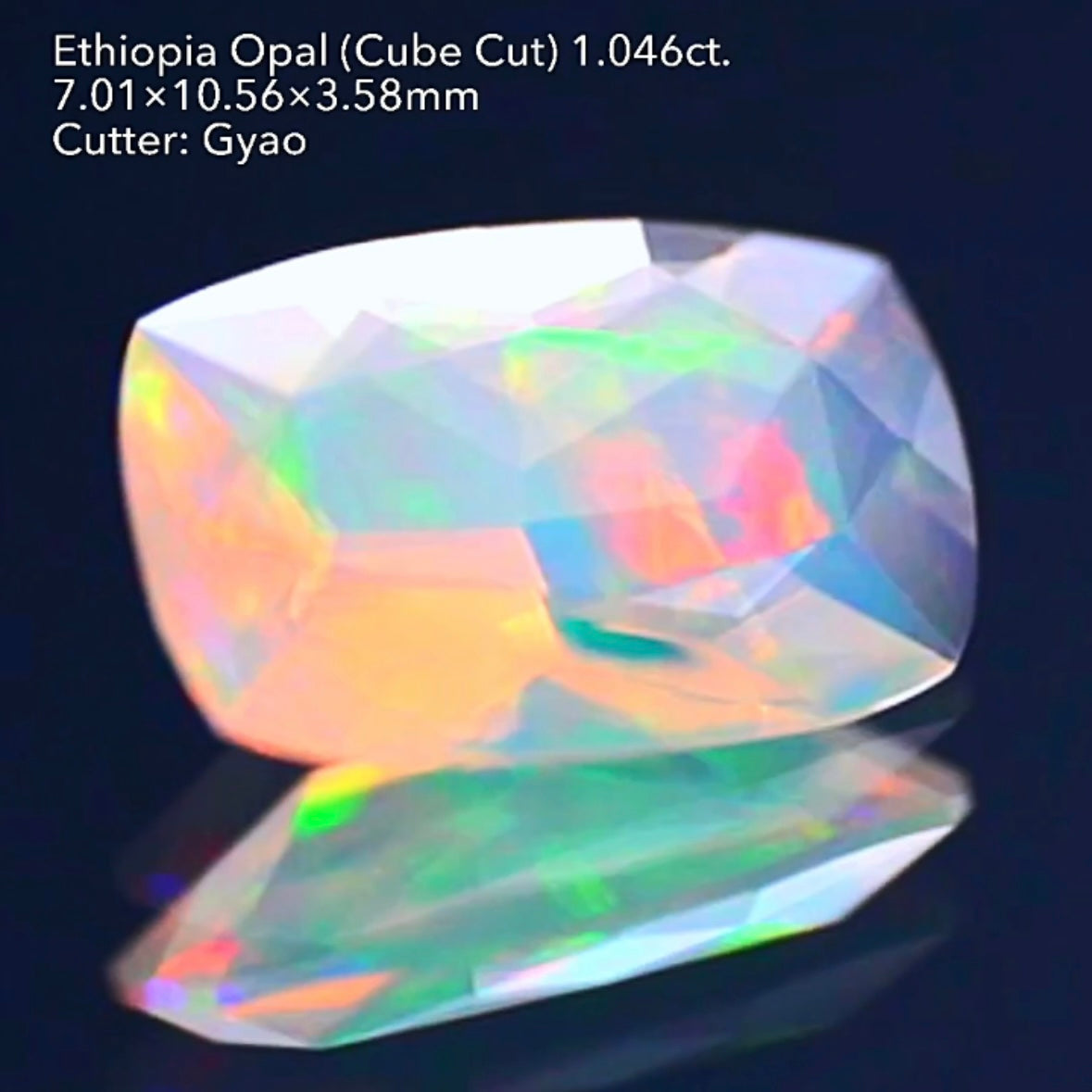 LEDライトでさらにカラフルに🎨🔦全面に遊色が踊る💃エチオピアオパール 1.046ct 変則キューブカット