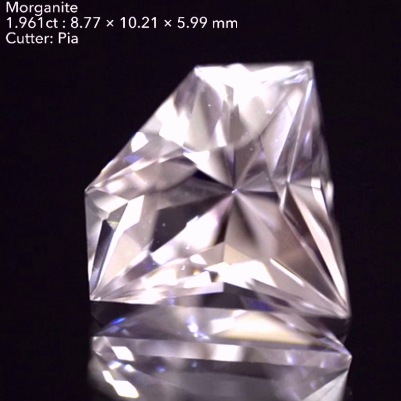 【SOLD OUT】宝石形に仕上げたモルガナイト1.961ct🎁ピアッちゃん作品✨ライブオークションでご紹介です♪