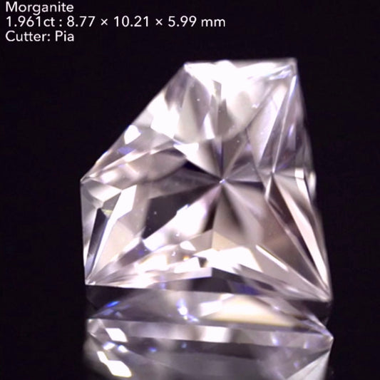 【SOLD OUT】宝石形に仕上げたモルガナイト1.961ct🎁ピアッちゃん作品✨ライブオークションでご紹介です♪