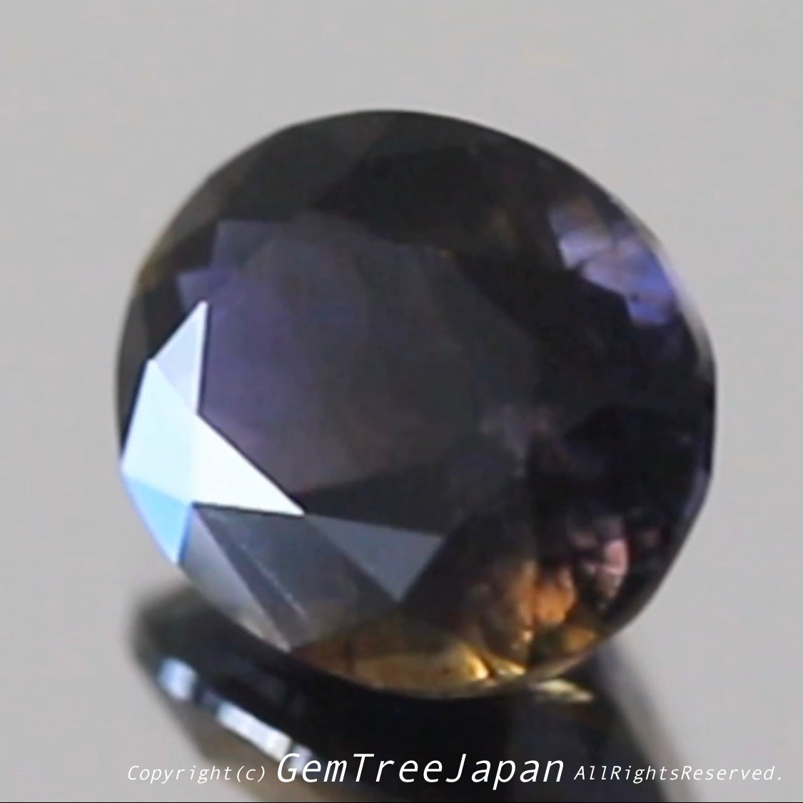 これぞアイオライトの面白さ😄こちらは2.50ct✨“青”特集 & “緑”特集 番外編❗半端ない多色感️👍