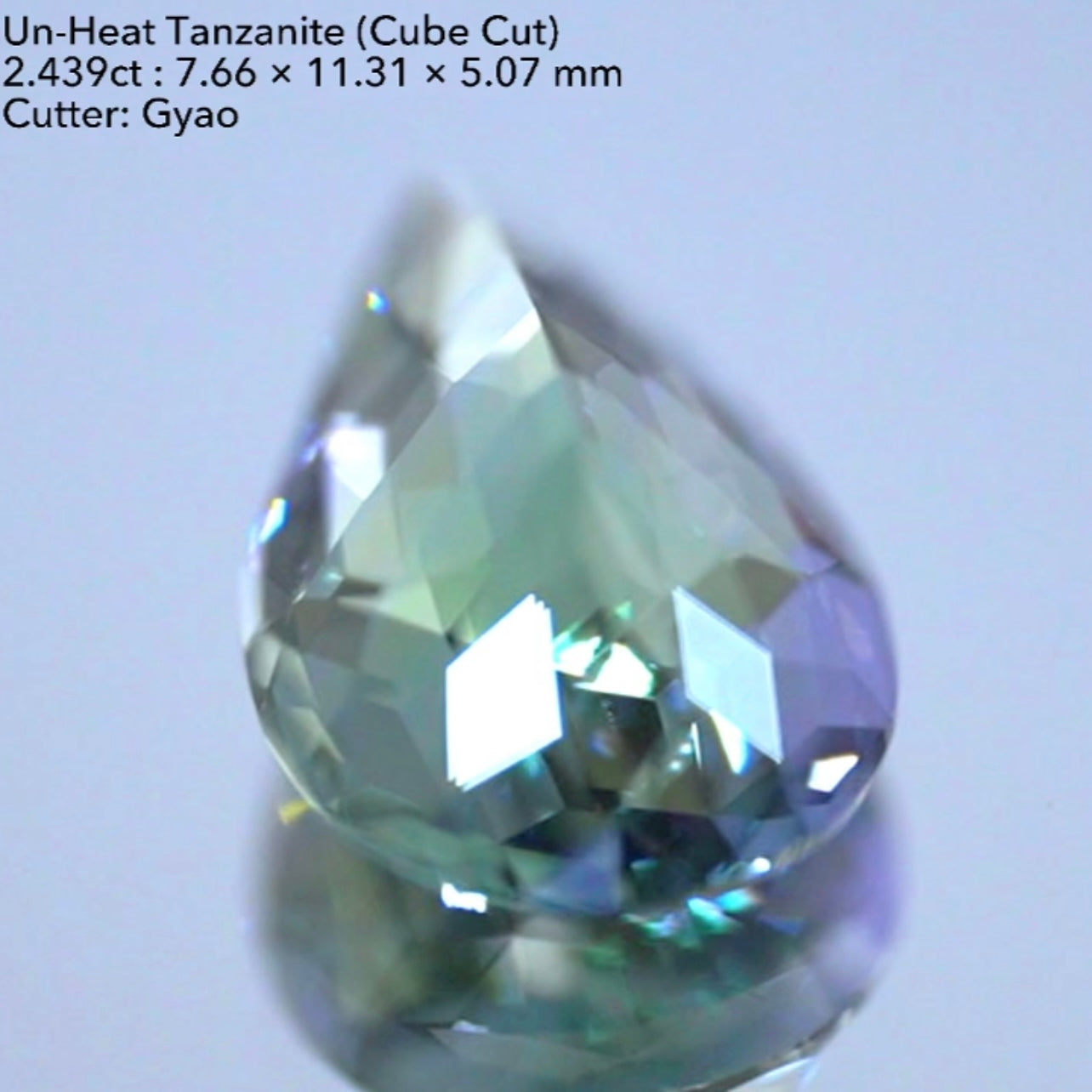 【キューブが敷き詰められた“雫”形】非加熱タンザナイト(ゾイサイト)2.439ct (マンダリンオリエンタル個展開催特別出品)
