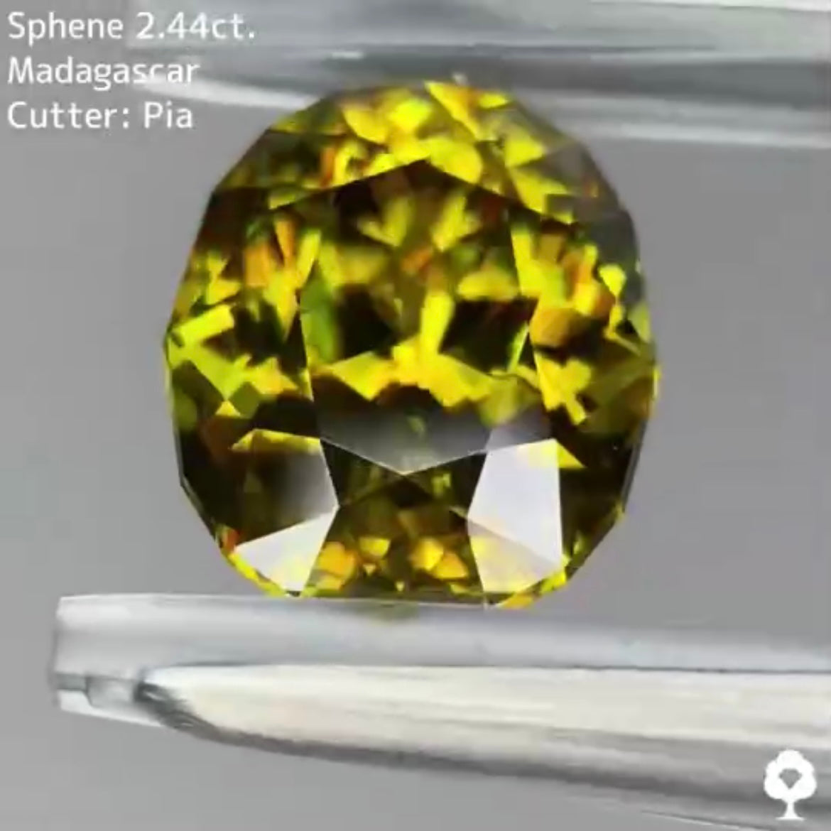 一点の曇りもない恐ろしいほどの輝き★スフェーン 2.44ct ピアッちゃん作品