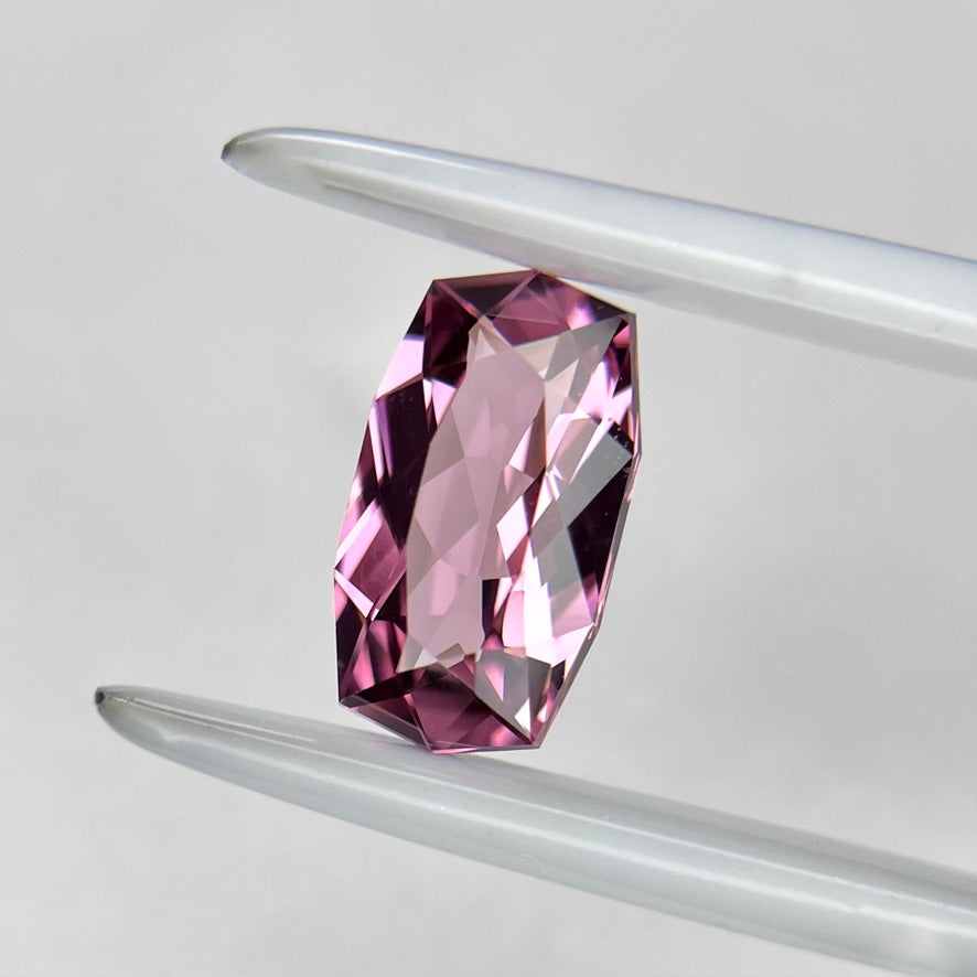 リボンが舞うような見事なダブリング🎀ピンキッシュパープルスピネル1.370ct💜ピアッちゃん作品【コランダム夏祭り🔥先駆け特価‼️】