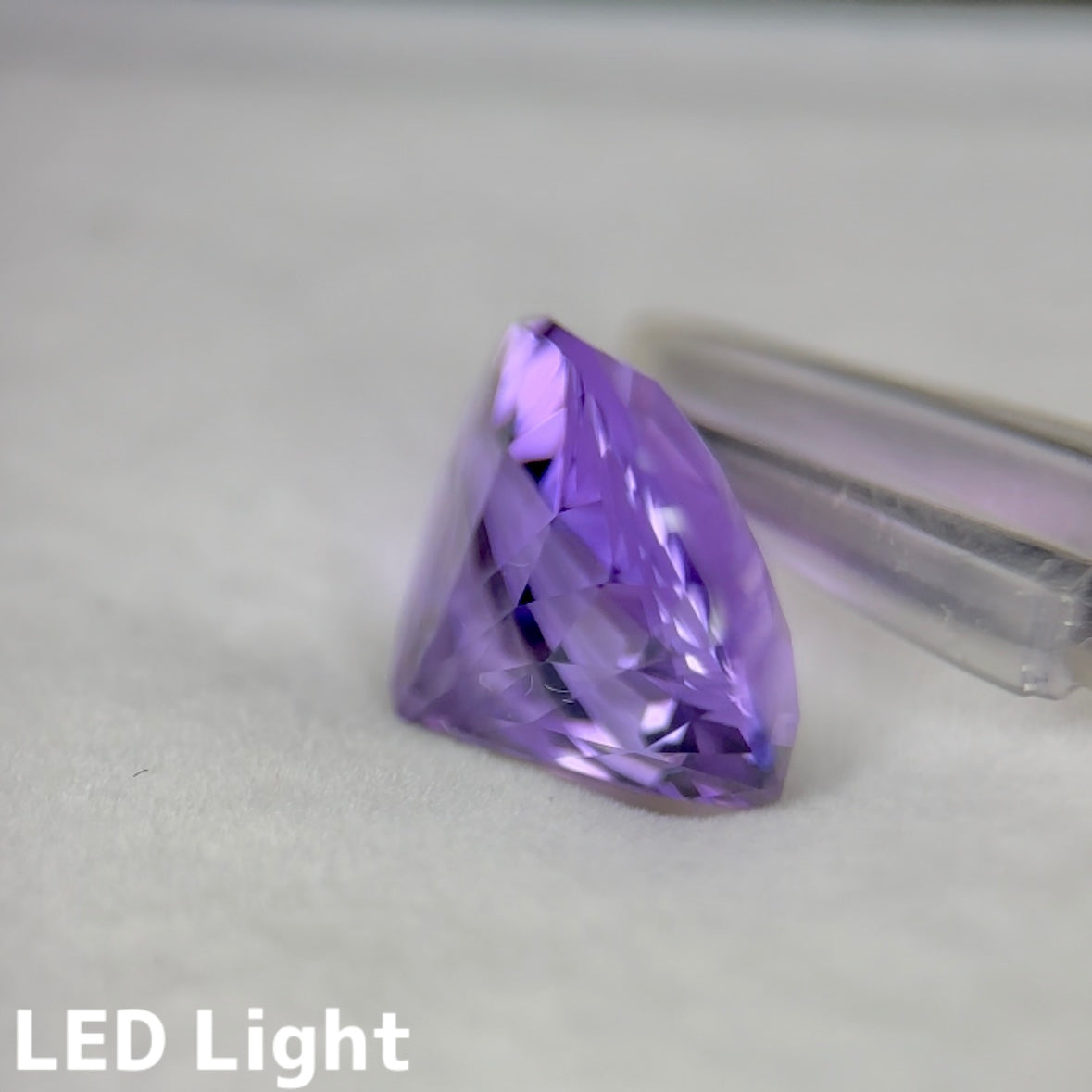 アメジスト 9.37ct 変則キューブカット