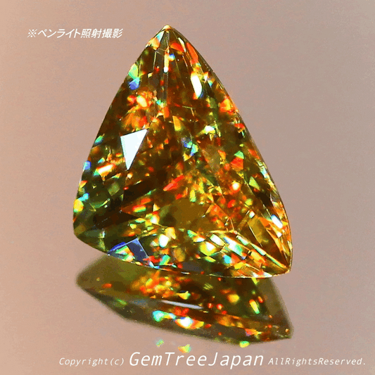 アディダス監督が力尽きた先端部分💎マダガスカル産スフェーン0.90ct(レイちゃん作品)✨もともとは「8.24ctのペラペラのペアシェイプ」から2個にちょん切って生まれ変わった逸品👏夏休み期間中だけの特別な価格➕特別な“2個セット価格”も同時にご紹介です