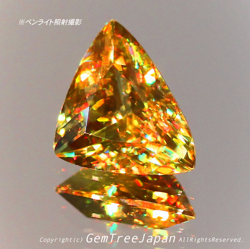 アディダス監督が力尽きた先端部分💎マダガスカル産スフェーン0.90ct(レイちゃん作品)✨もともとは「8.24ctのペラペラのペアシェイプ」から2個にちょん切って生まれ変わった逸品👏夏休み期間中だけの特別な価格➕特別な“2個セット価格”も同時にご紹介です