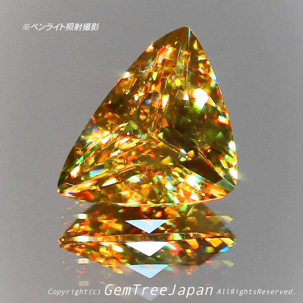 アディダス監督が力尽きた先端部分💎マダガスカル産スフェーン0.90ct(レイちゃん作品)✨もともとは「8.24ctのペラペラのペアシェイプ」から2個にちょん切って生まれ変わった逸品👏夏休み期間中だけの特別な価格➕特別な“2個セット価格”も同時にご紹介です
