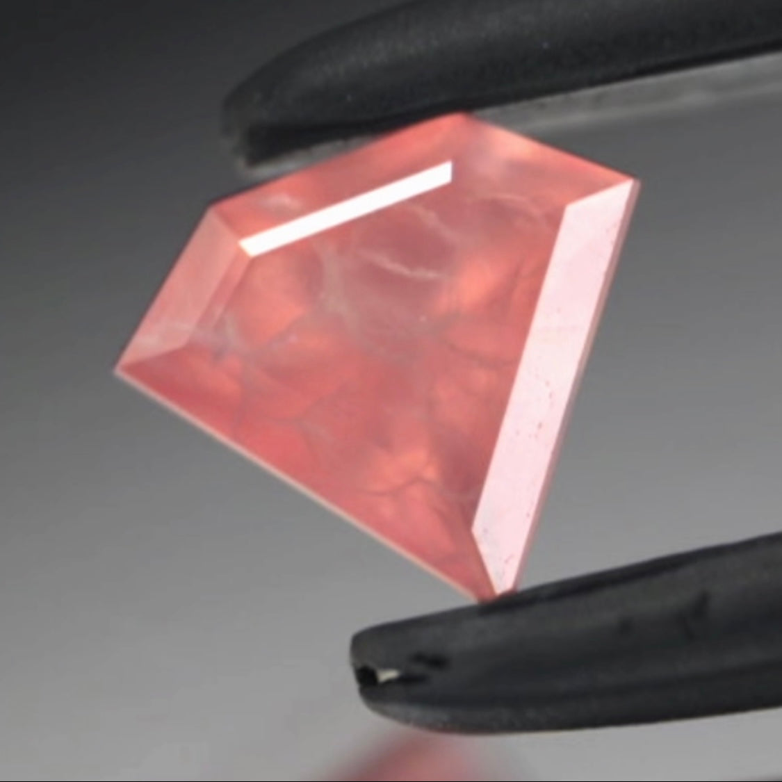 また新たな宝石形 が完成💎“日本が誇る北海道の宝”ロードクロサイト0.562ct✨ゲオちゃん作品👍