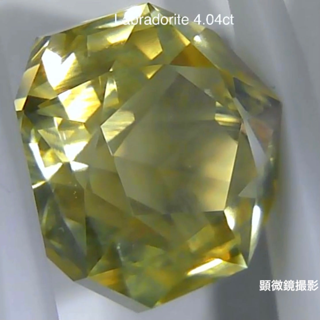 芸術作品👏このカットはなんだ⁉️見れば見るほど面白い「ギザギザガードル」ラブラドライト4.04ct🔮レイちゃん作品