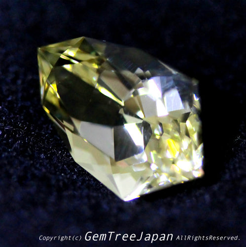 師匠作品 カッコイイ楯型“シールドカット”ラブラドライト4.11ct💎
