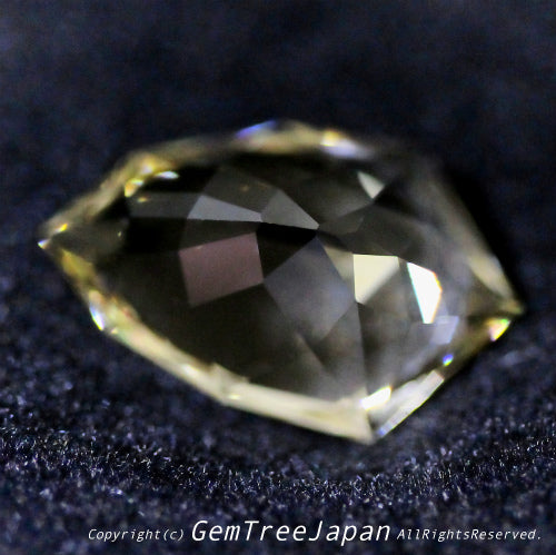 師匠作品 カッコイイ楯型“シールドカット”ラブラドライト4.11ct💎