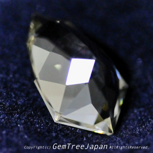 師匠作品 カッコイイ楯型“シールドカット”ラブラドライト4.11ct💎