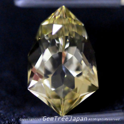 師匠作品 カッコイイ楯型“シールドカット”ラブラドライト4.11ct💎