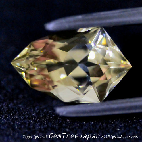 師匠作品 カッコイイ楯型“シールドカット”ラブラドライト4.11ct💎