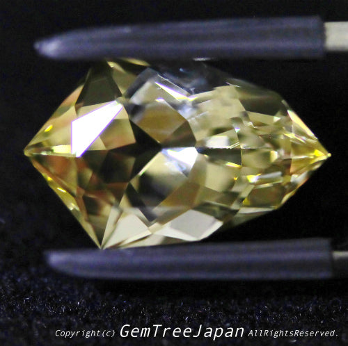 師匠作品 カッコイイ楯型“シールドカット”ラブラドライト4.11ct💎