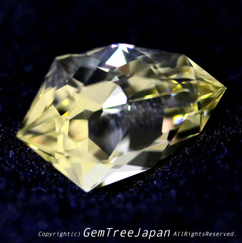 師匠作品 カッコイイ楯型“シールドカット”ラブラドライト4.11ct💎