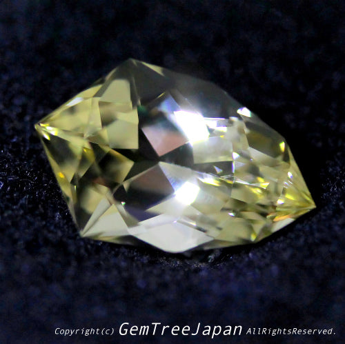 師匠作品 カッコイイ楯型“シールドカット”ラブラドライト4.11ct💎