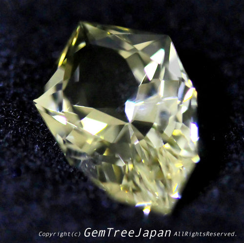 師匠作品 カッコイイ楯型“シールドカット”ラブラドライト4.11ct💎