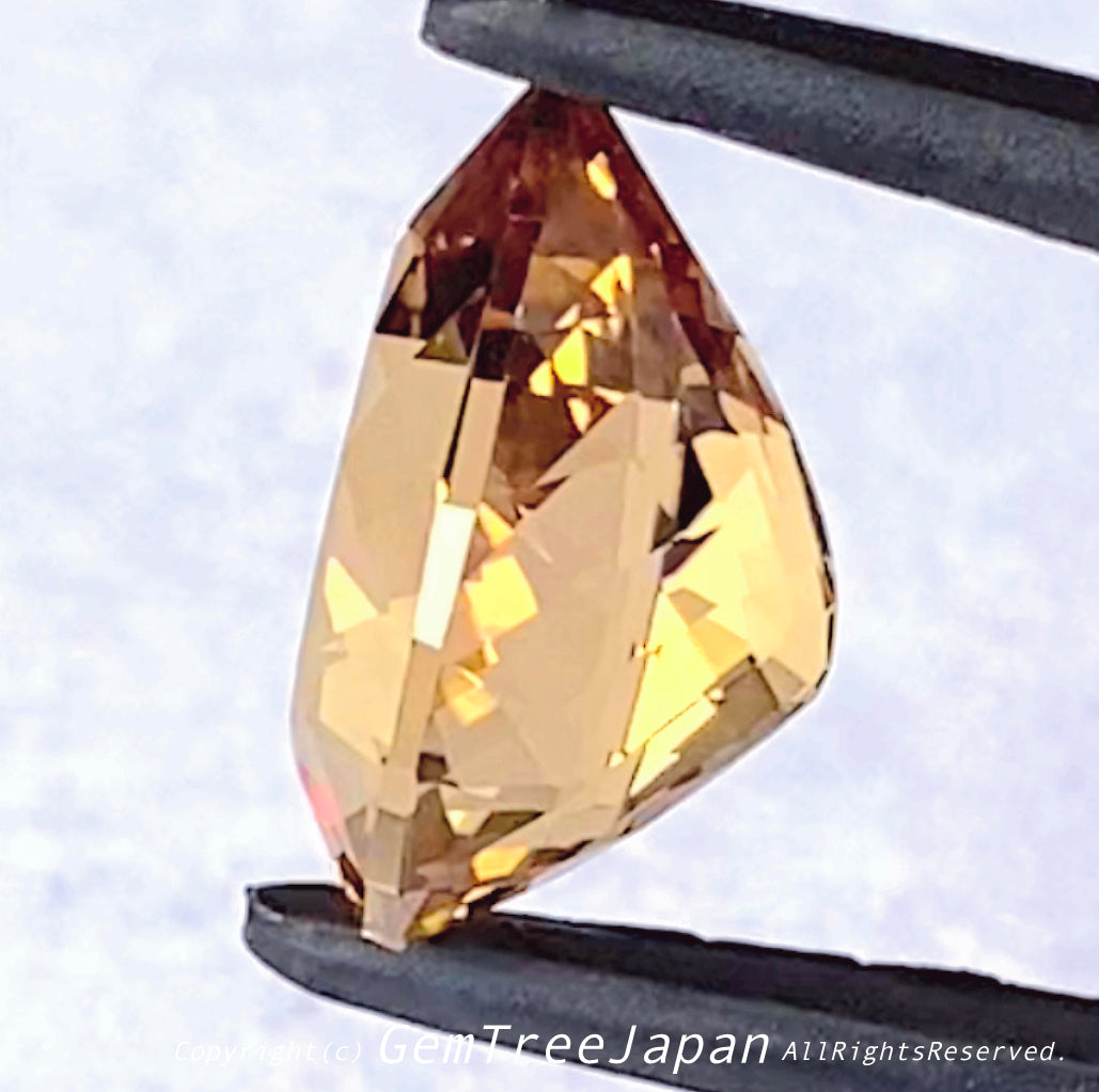 こちらは初披露😉師匠作品「ファンシーペアシェイプ」シトリン4.97ct✨💎