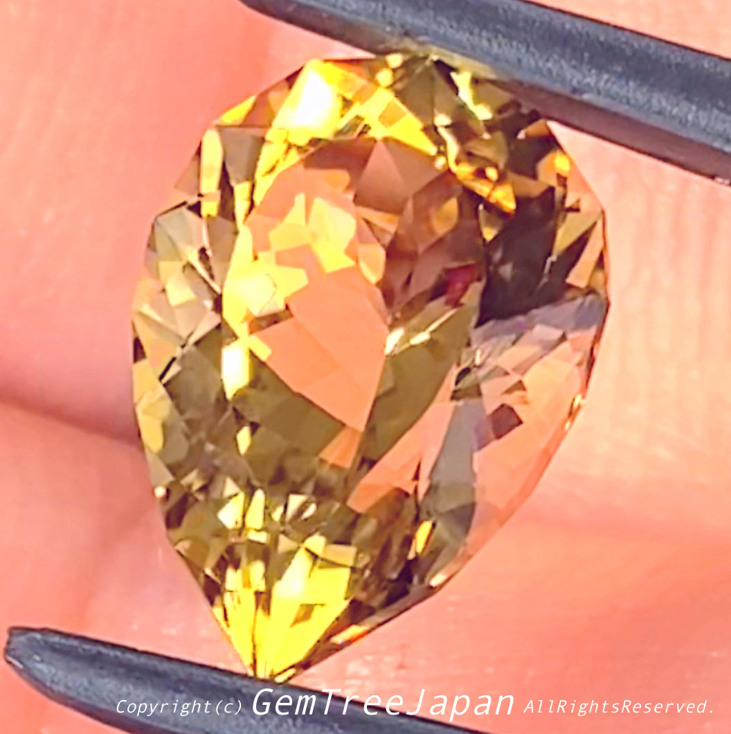 こちらは初披露😉師匠作品「ファンシーペアシェイプ」シトリン4.97ct✨💎