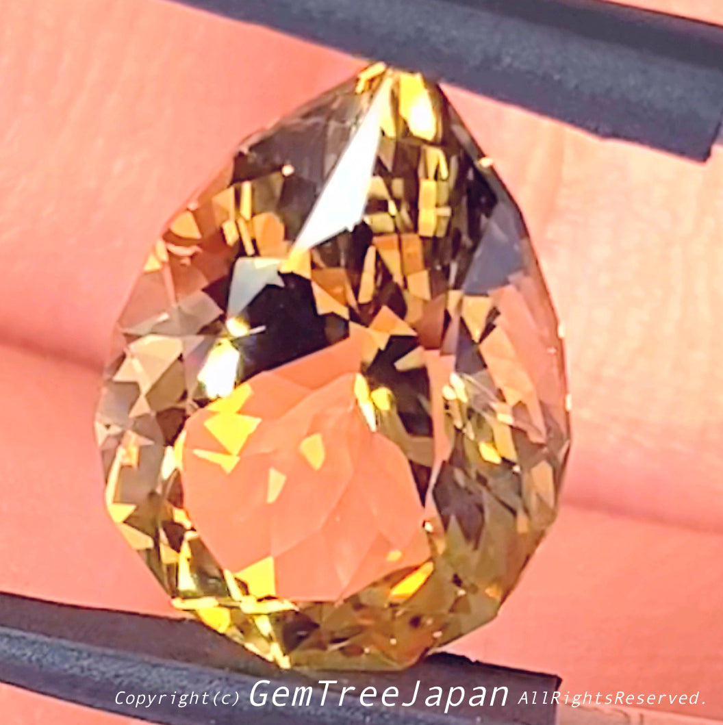 こちらは初披露😉師匠作品「ファンシーペアシェイプ」シトリン4.97ct✨💎