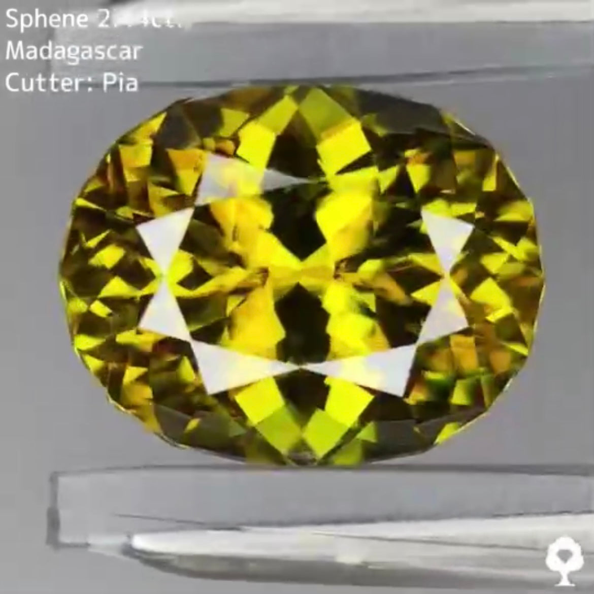 一点の曇りもない恐ろしいほどの輝き★スフェーン 2.44ct ピアッちゃん作品