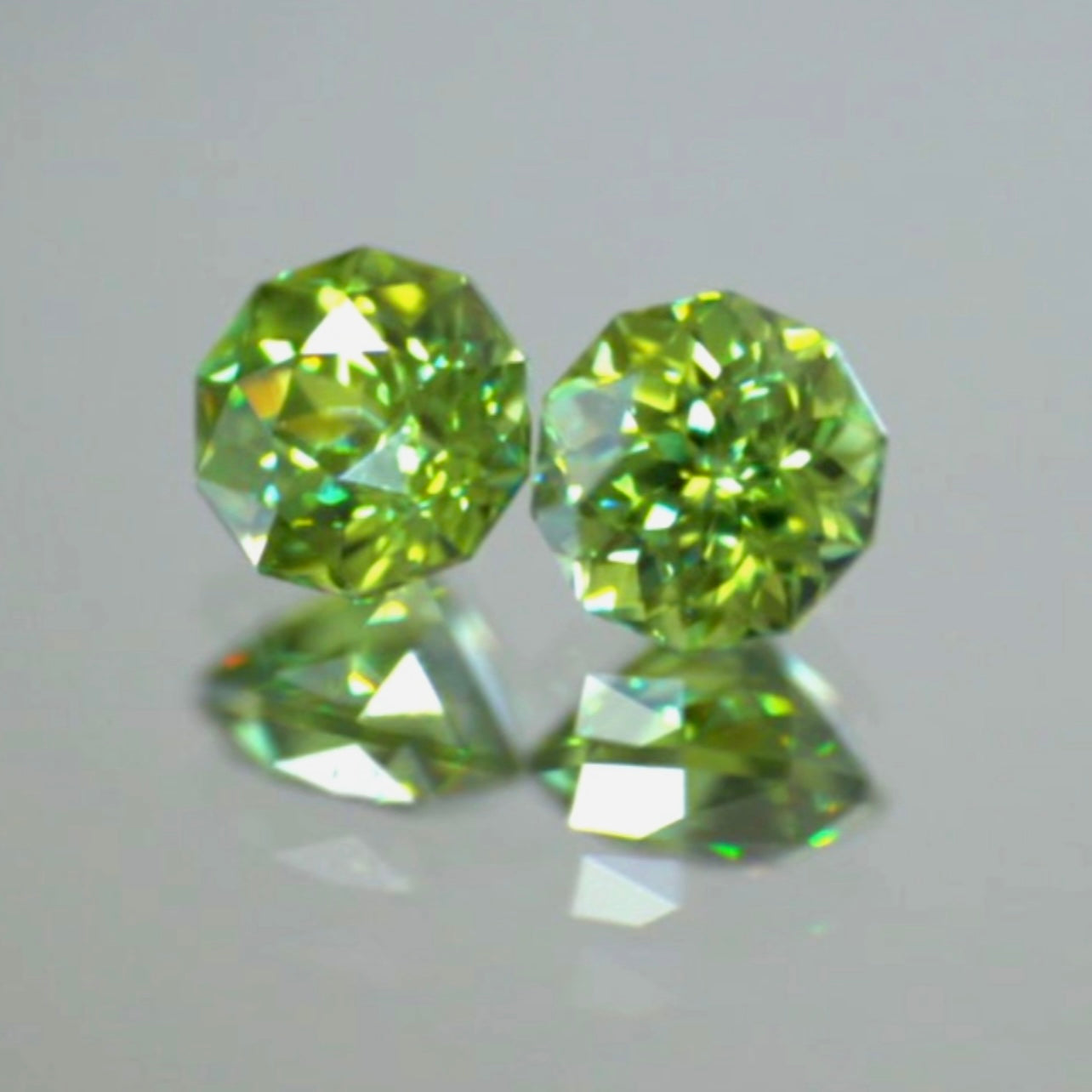 【SOLD OUT】【第2弾 セット2】ナミビア産の魅力全開‼️小さくたってキラッキラ✨✨デマンドイドガーネット 10角形 2個セット計0.37ct💎💎コチラはお問合せ一番乗り特価でご紹介です♪