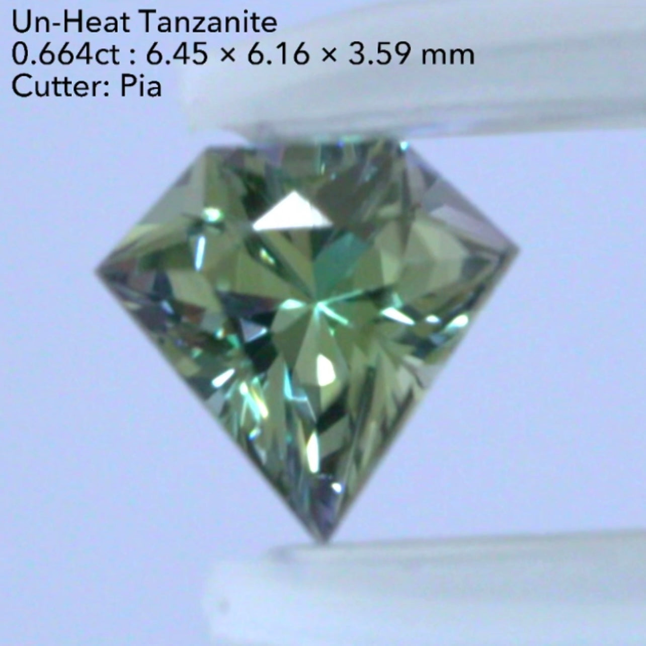 ついに出たァ〜‼️美しき“宝石形”の非加熱ゾイサイト(タンザナイト)0.664ct💎ピアッちゃん作品✨