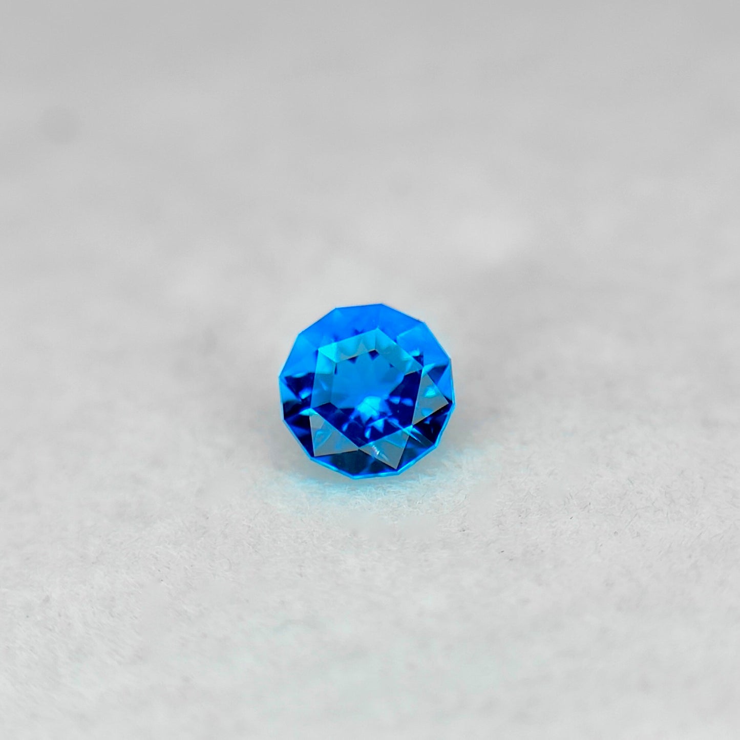 【ZBカット】アウィンナイト0.100ct. ピアッちゃん作品