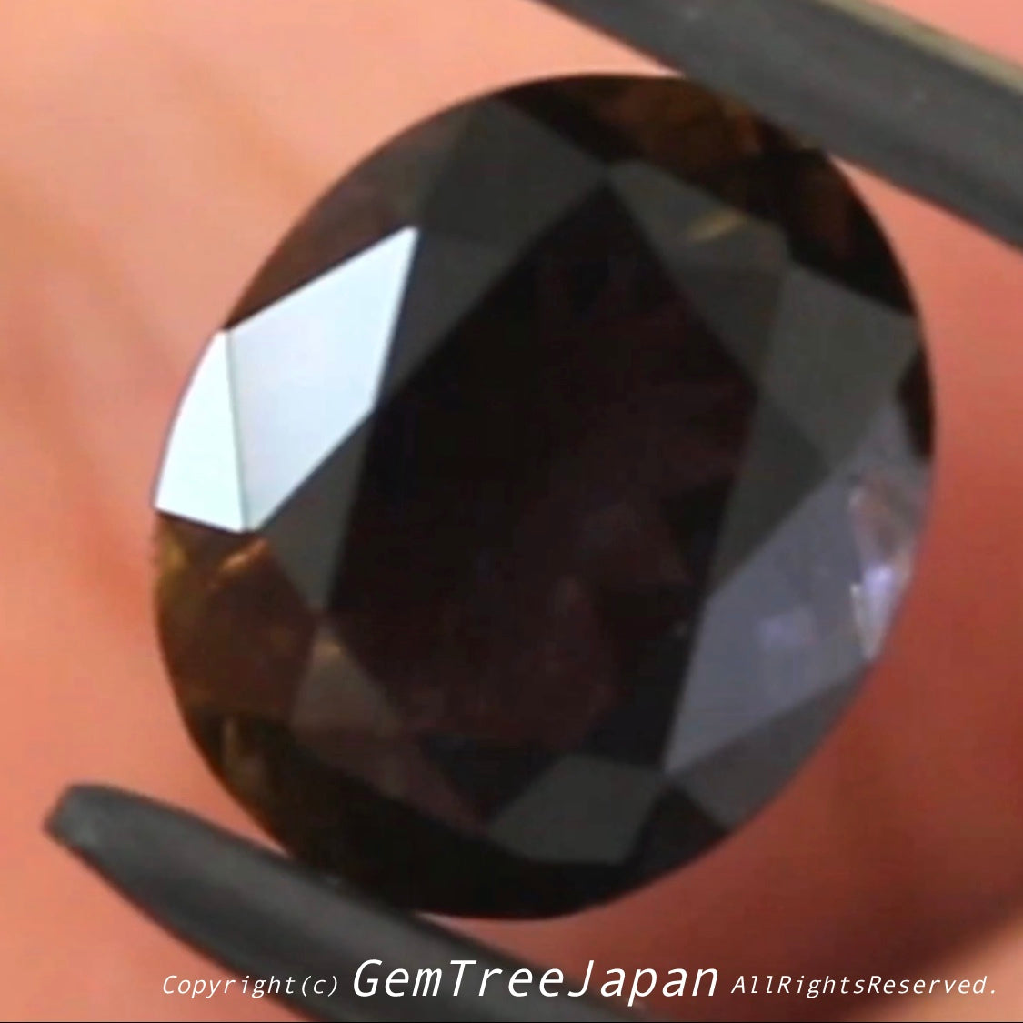 これぞアイオライトの面白さ😄こちらは2.50ct✨“青”特集 & “緑”特集 番外編❗半端ない多色感️👍