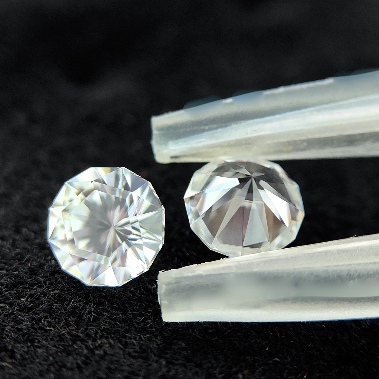 💎✖️6✨宝石形が見えるピアッちゃん新カット💎おしゃれな6角形テーブルに放射カットがギラギラ❄️カラーレスジルコン0.46ct/0.48ct