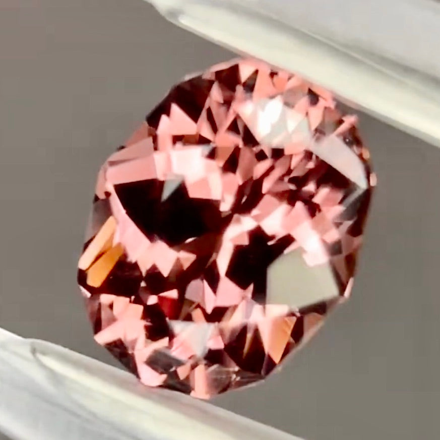 じんわりオレンジイなオータムピンクマラヤガーネット🍁1.083ct✨ピアッちゃん作品⚪️