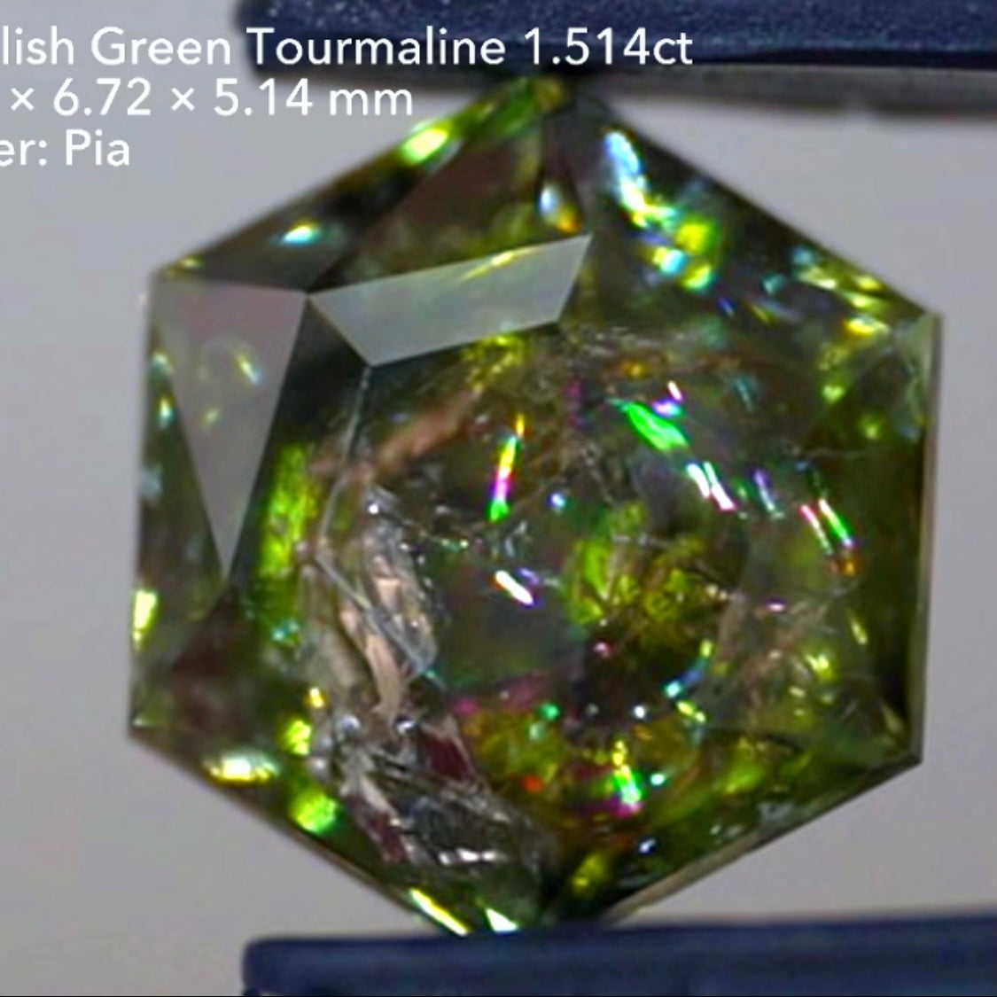 【SOLD OUT】とんでもねぇ虹🌈&“おひねりカット”ヘキサゴン✨パープリッシュグリーントルマリン1.514ct💎ピアッちゃん作品