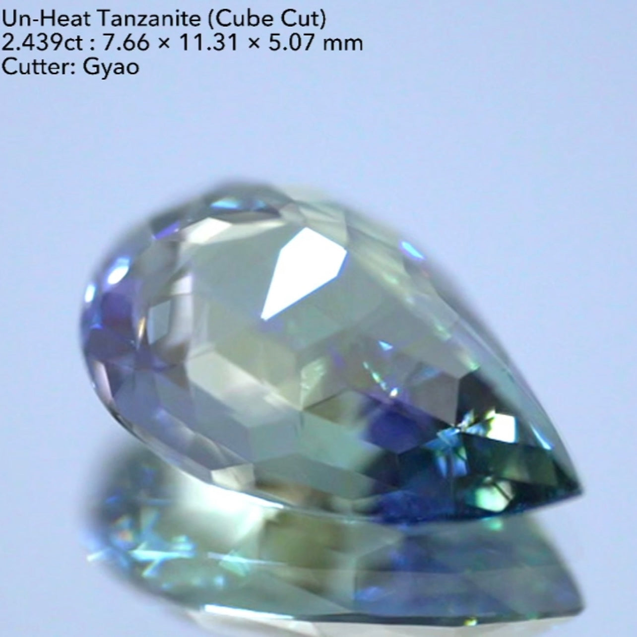 【キューブが敷き詰められた“雫”形】非加熱タンザナイト(ゾイサイト)2.439ct (マンダリンオリエンタル個展開催特別出品)