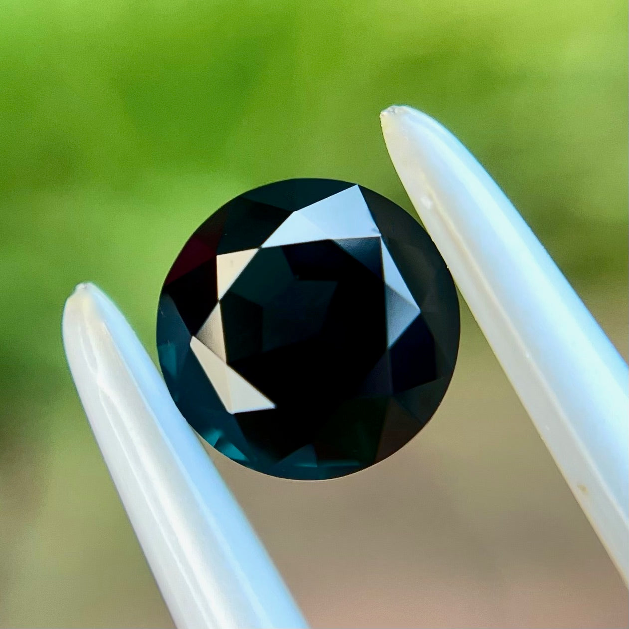 ビカッと美色出現✨ティール系グリーンブルーの双子ラウンドスピネル0.60ct×2個セット💎💎ピアッちゃん作品【コランダム夏祭り特別価格❗️】