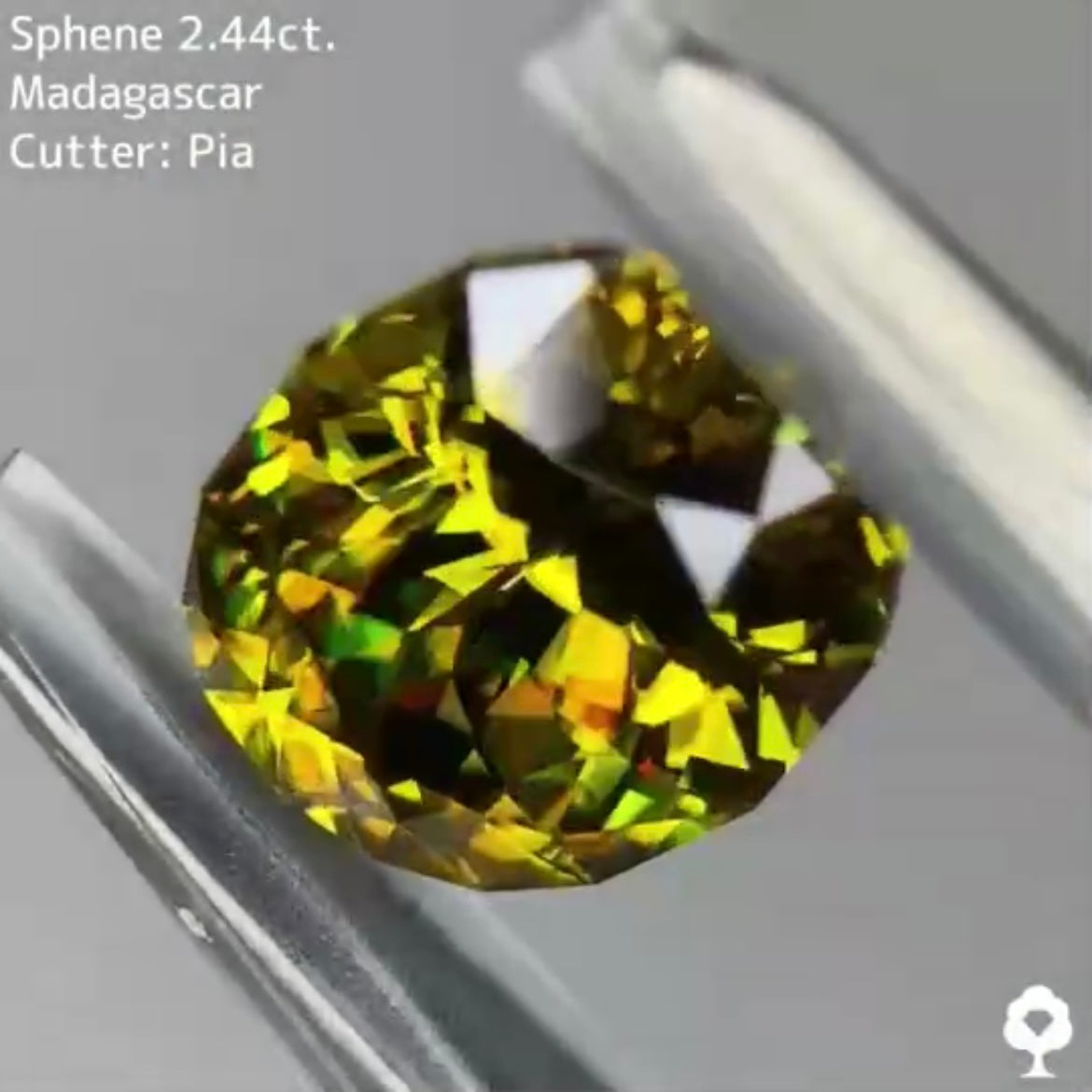 一点の曇りもない恐ろしいほどの輝き★スフェーン 2.44ct ピアッちゃん作品