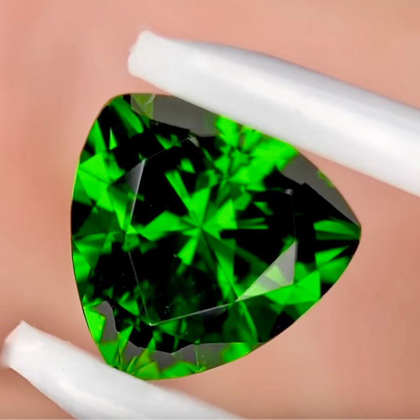 新カッターイガちゃん新作❣️明るく煌めくシッカリグリーン🧤✨ダイオプサイド1.747ct