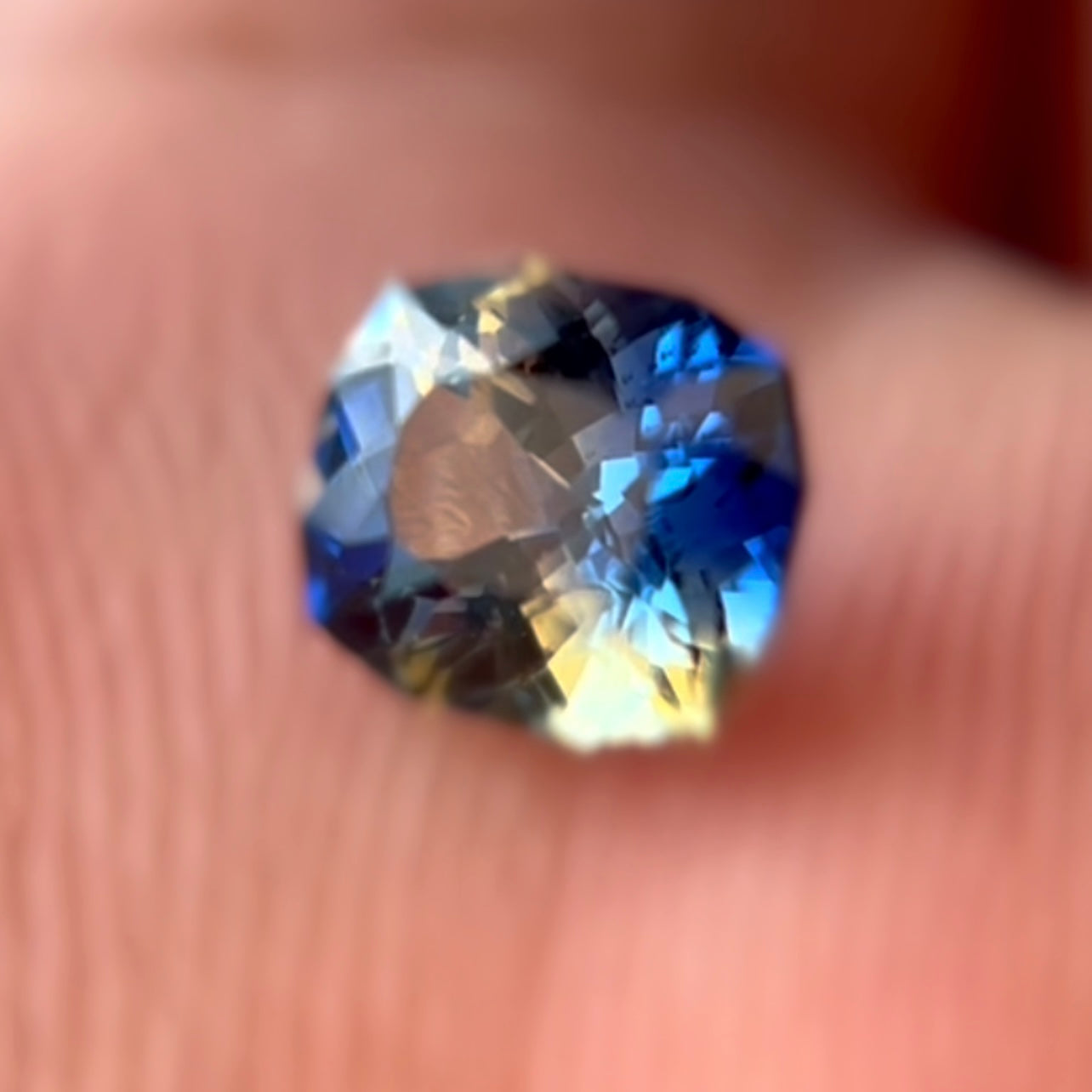 【SOLD OUT】絶品👍これがGTQの非加熱パーティーカラーサファイア✨マダガスカル産0.963ct💎ピアッちゃん作品✨こちらはお問合せ特価でご紹介です♪