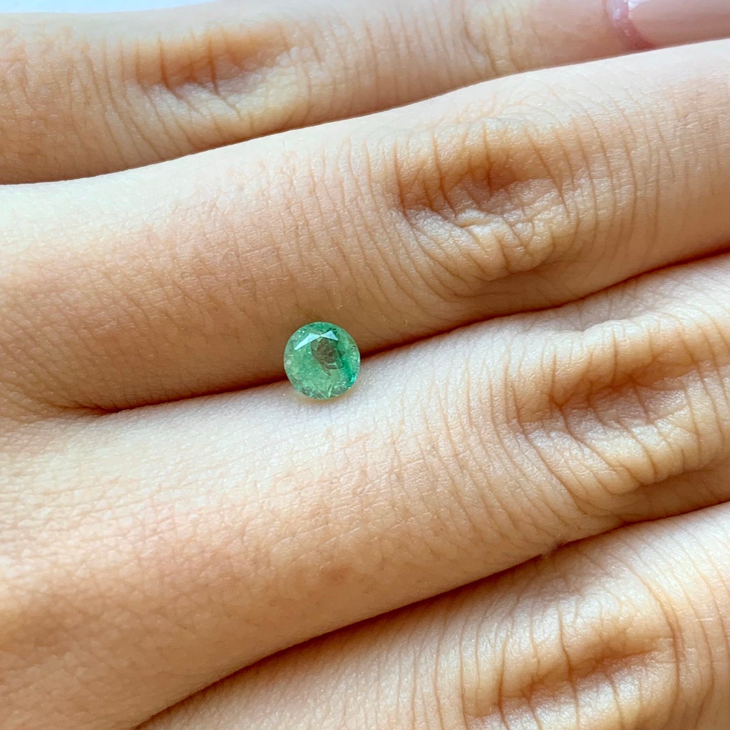 【GemTreeChiharu本格参戦❗️】コチラも新作🌟まるでパライバかのようなネオンカラー🍀🧚♂️ピアっちゃん作品エメラルド0.36ct💎✨