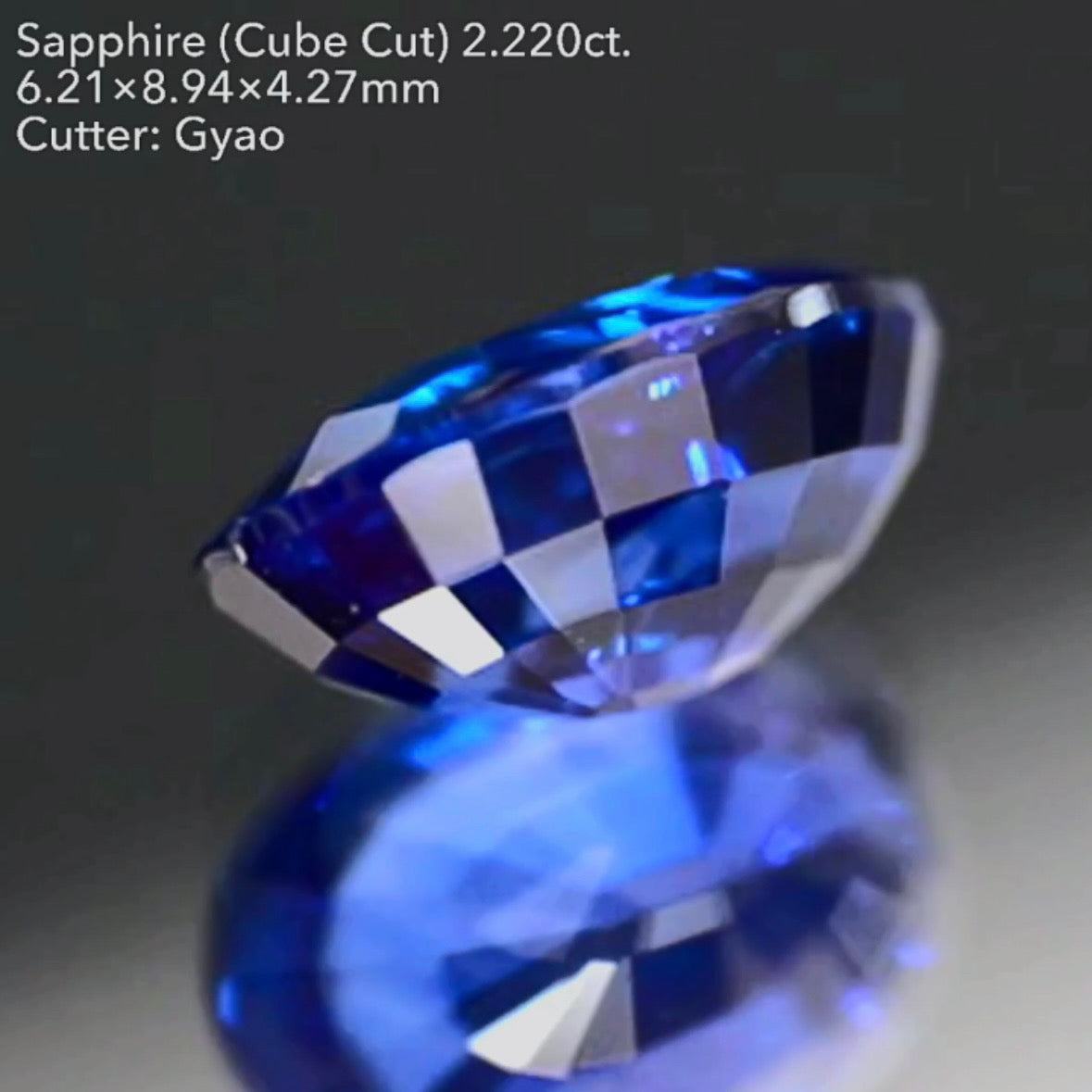 ロイヤルにインクブルーが混ざった濃厚美色に縁取りキューブカット★サファイア 2.220ct【Cube cut】