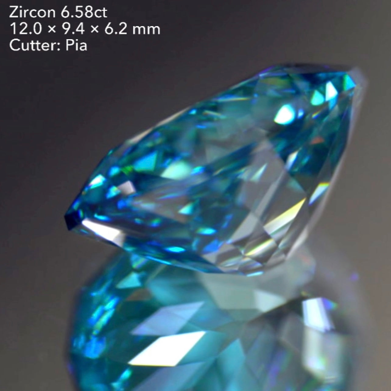 元旦22:00終了💨2022年初売りオークション❗️キタぁ〜煌くファンシーオーバル💎大粒ブルージルコン6.58ct✨ピアッちゃん作品👍