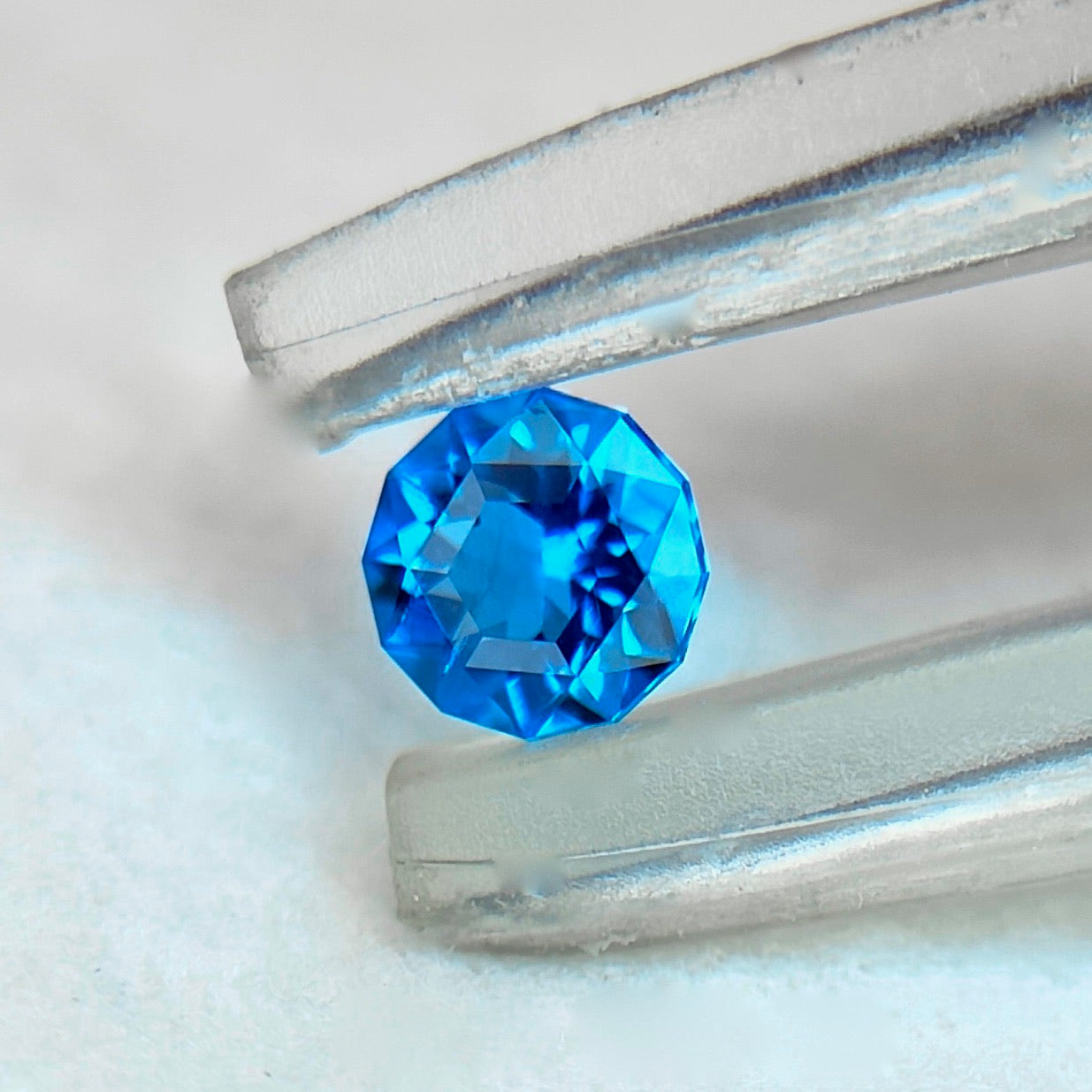 【ZBカット】アウィンナイト0.100ct. ピアッちゃん作品